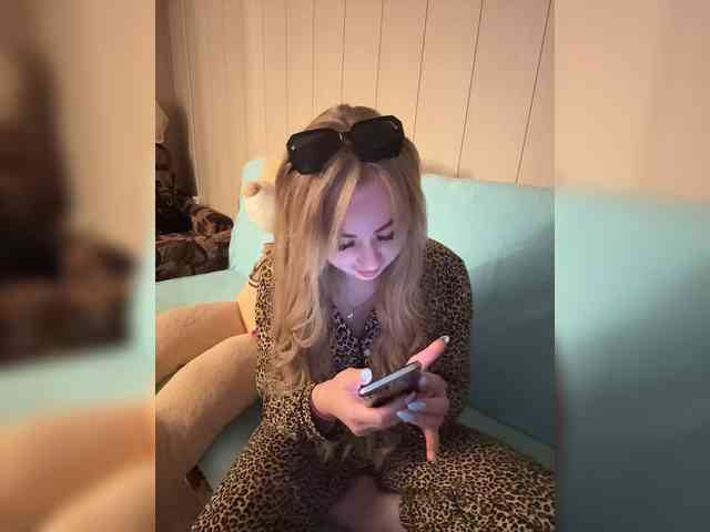 Miss-Etikaa webcam