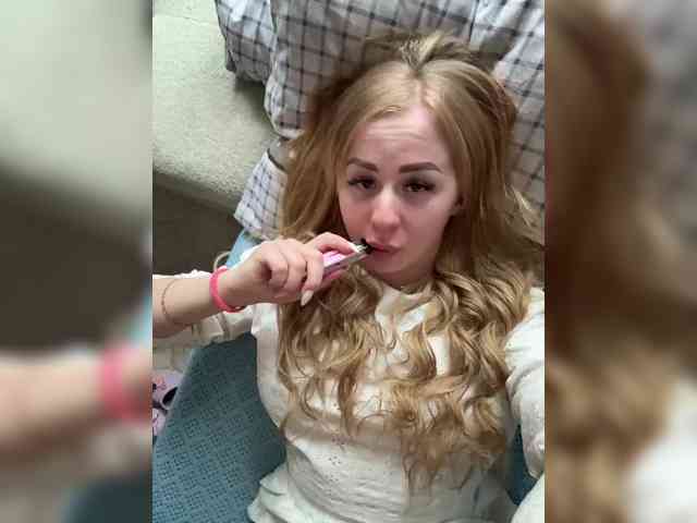 Miss-Etikaa webcam