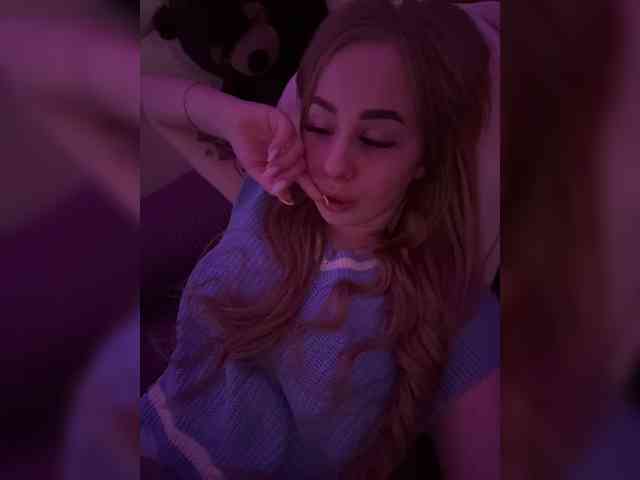 Miss-Etikaa webcam