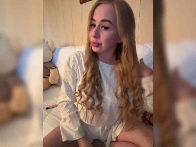Miss-Etikaa webcam