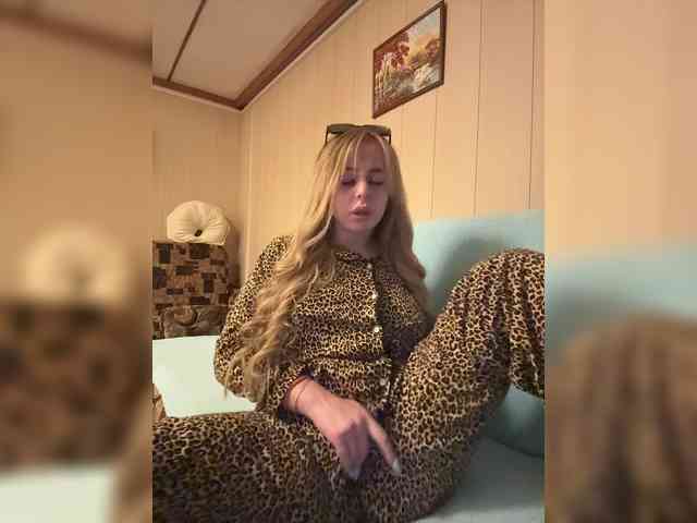 Miss-Etikaa webcam