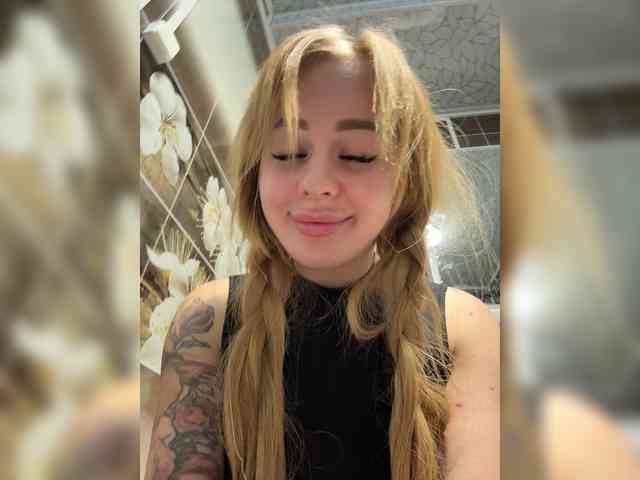 Miss-Etikaa webcam