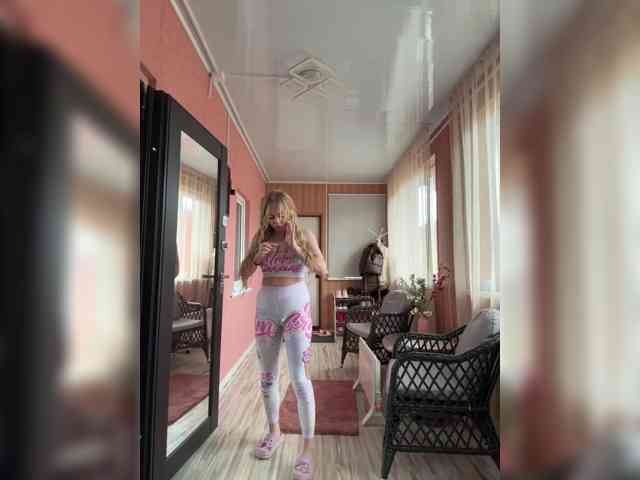 Miss-Etikaa webcam