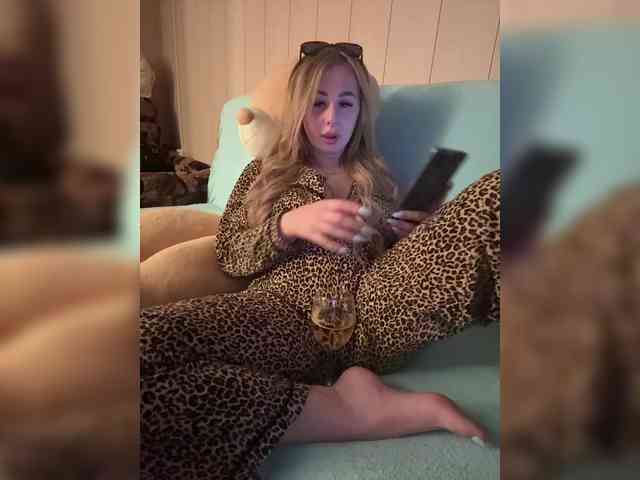 Miss-Etikaa webcam