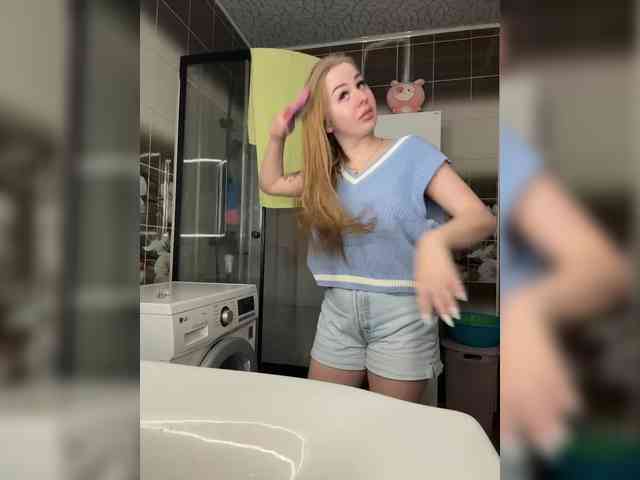 Miss-Etikaa webcam