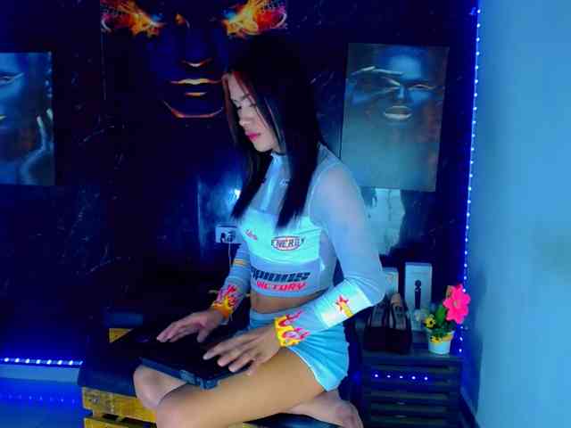 DominantDoll Sex Cam Show