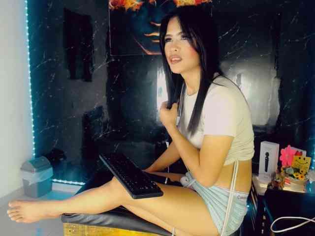 DominantDoll Live Webcam on BongaCams
