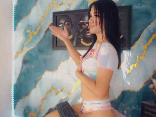 DominantDoll