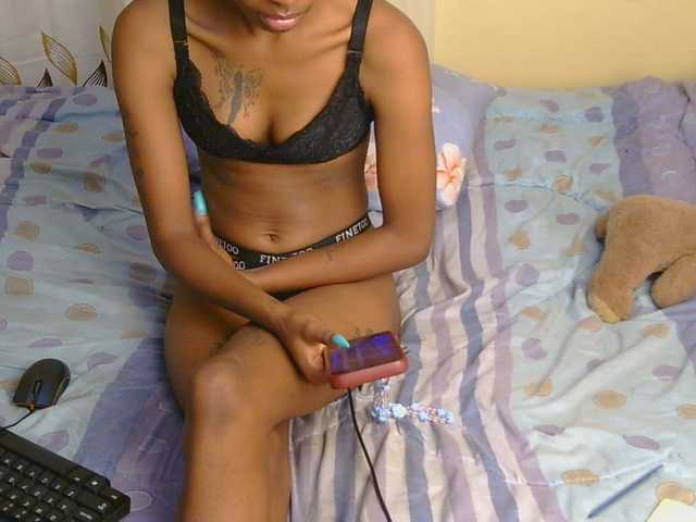 Essyfreaky live cam on BongaCams