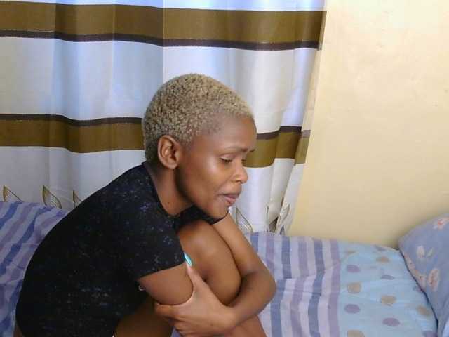 Essyfreaky live cam on BongaCams