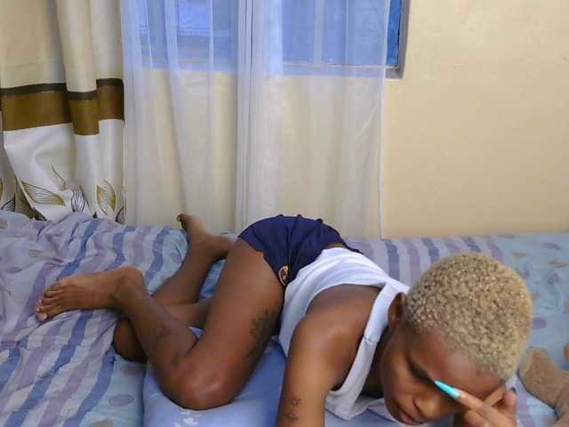 Essyfreaky live cam on BongaCams