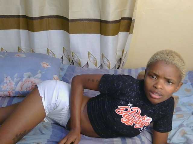 Essyfreaky live cam on BongaCams