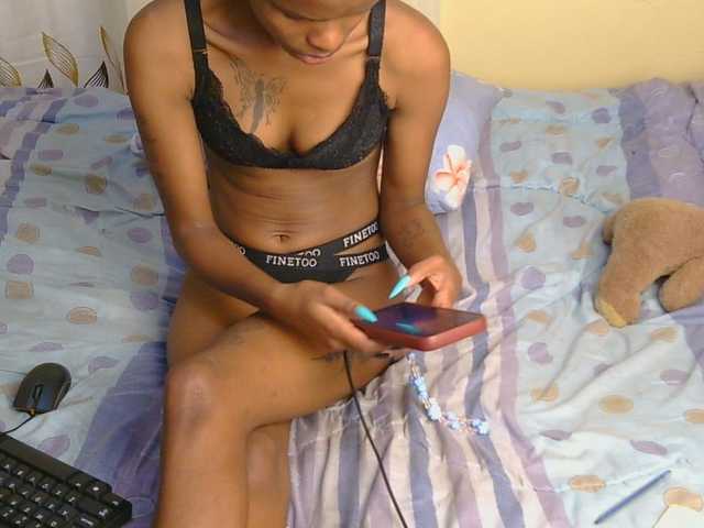Essyfreaky live cam on BongaCams