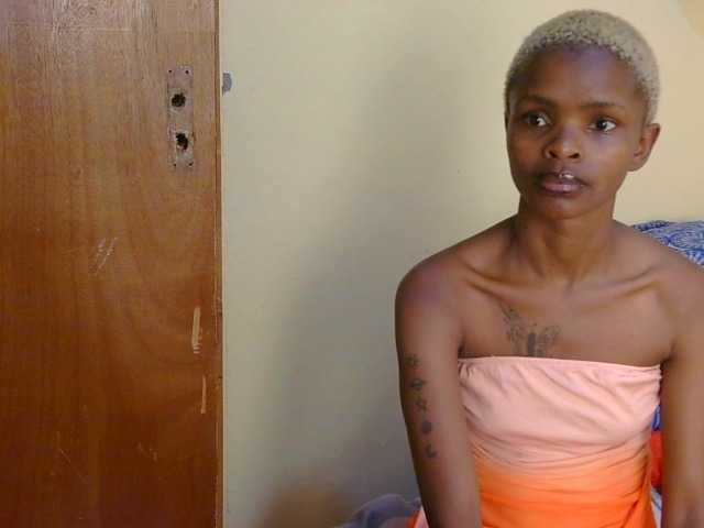 Essyfreaky live cam on BongaCams