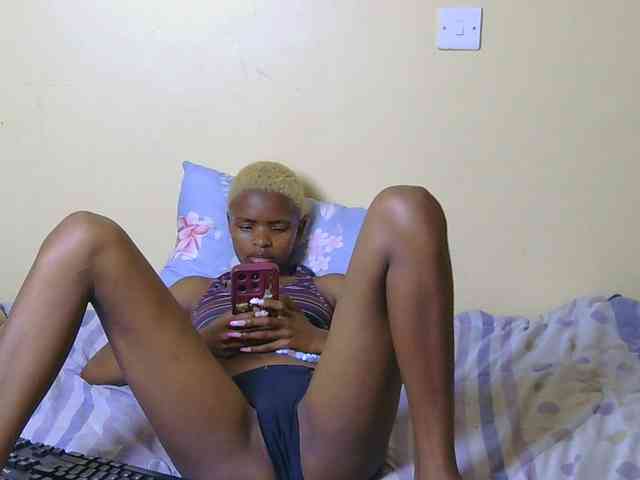 Model: Essyfreaky