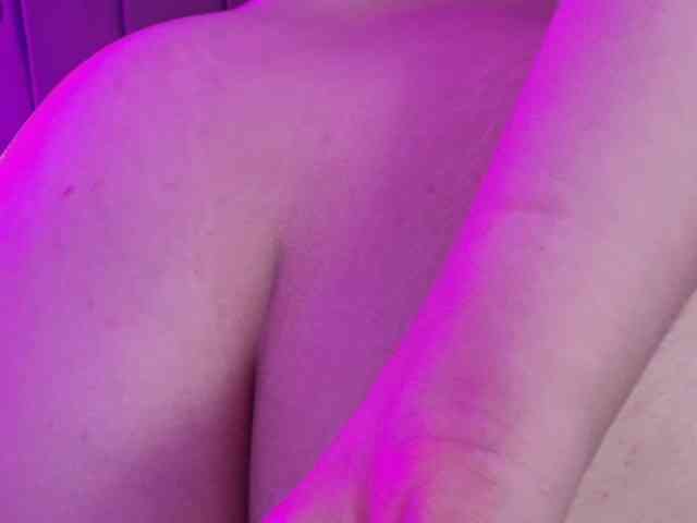 IrisRoses webcam