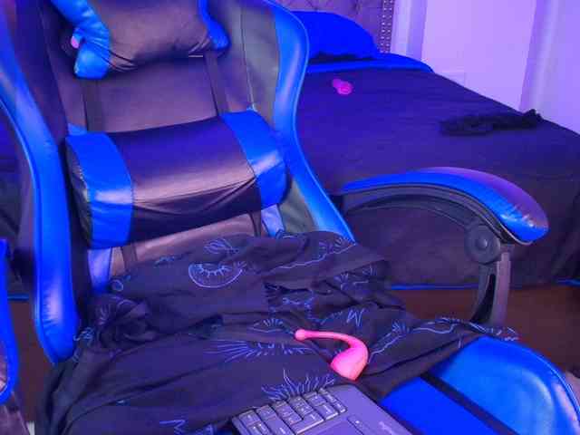 IrisRoses webcam
