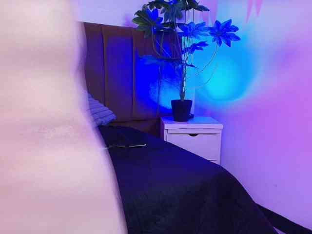 IrisRoses webcam