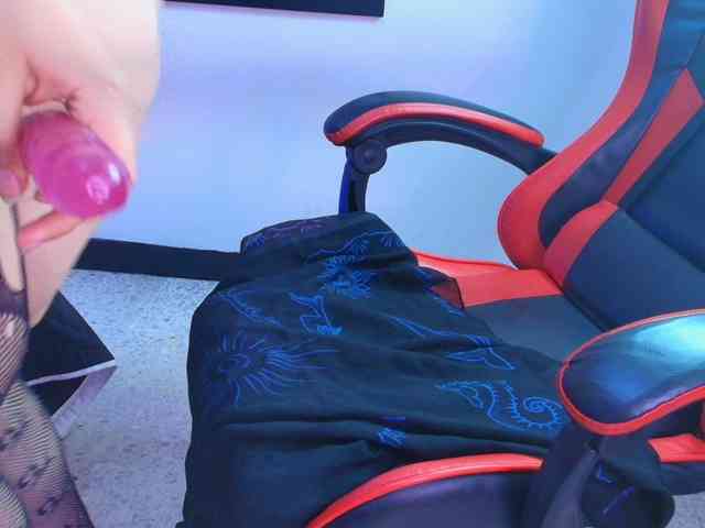 IrisRoses webcam
