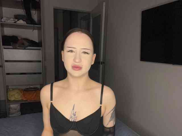 KiraKont webcam