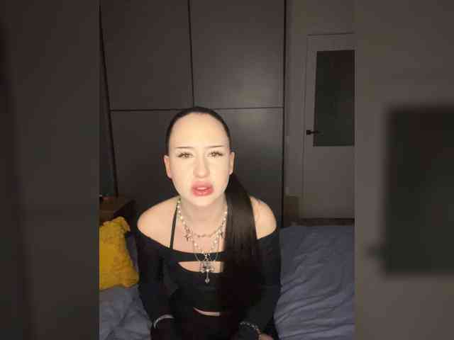KiraKont webcam