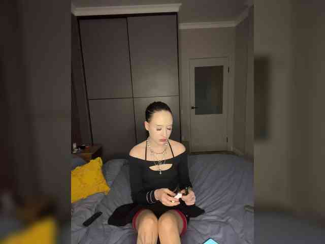 KiraKont webcam