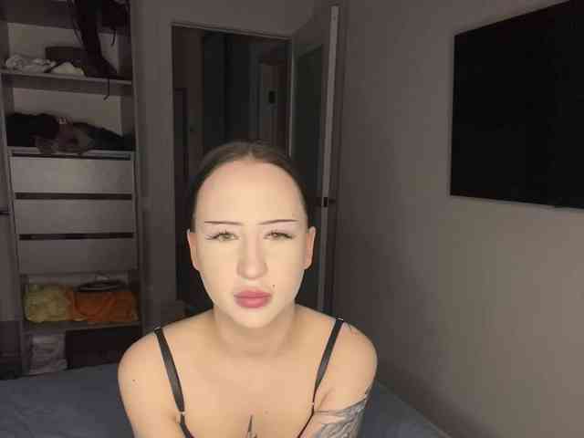KiraKont webcam