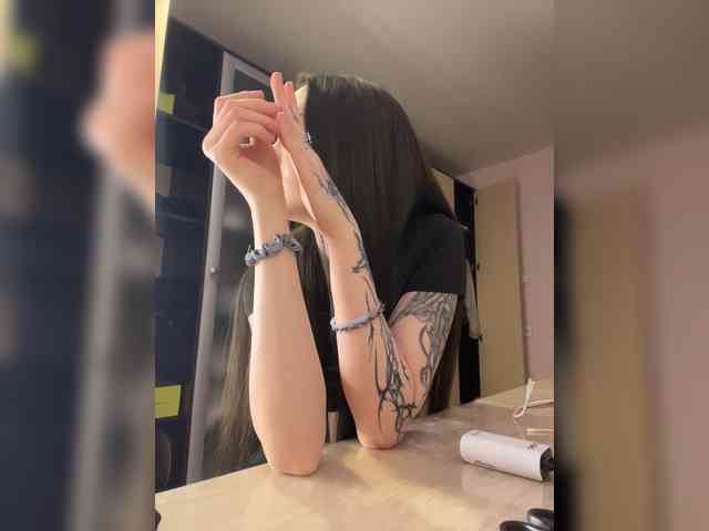 KiraKont webcam