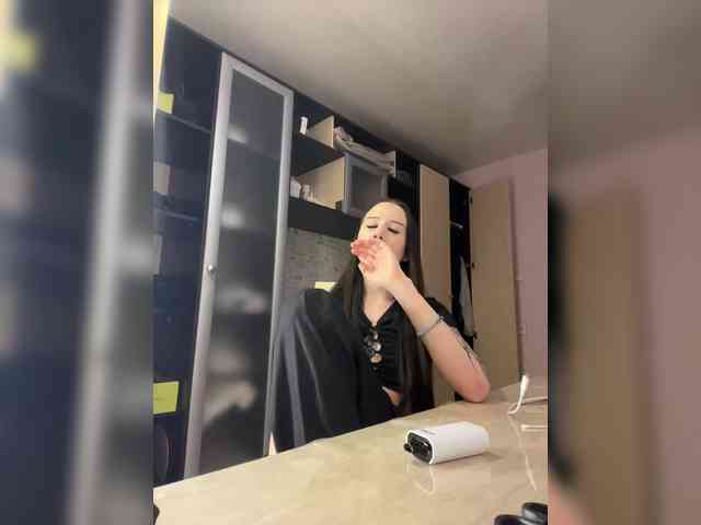 KiraKont webcam