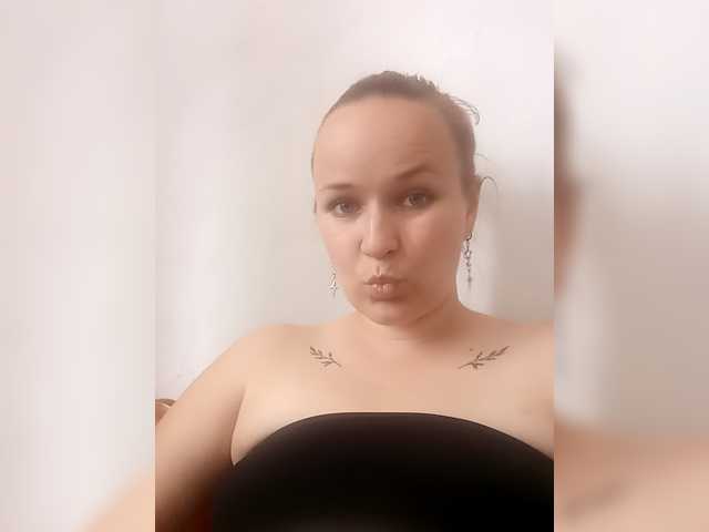 Dana18-1 live cam on BongaCams