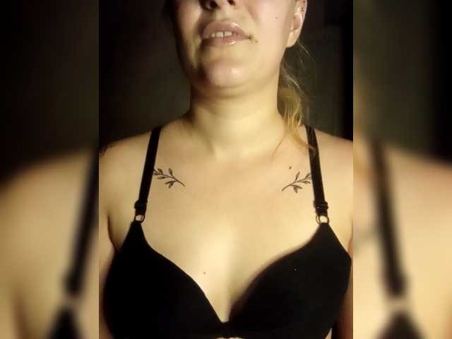 Dana18-1 live cam on BongaCams