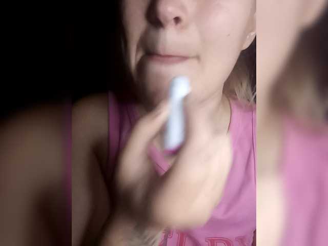 Dana18-1 live cam on BongaCams