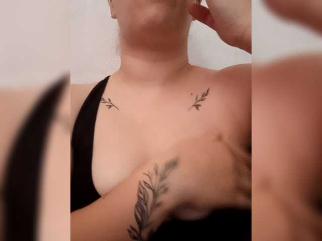 Dana18-1 live cam on BongaCams