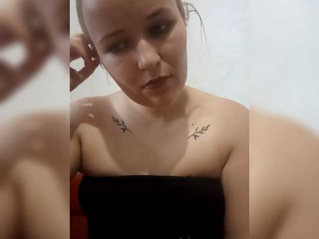 Dana18-1 live cam on BongaCams