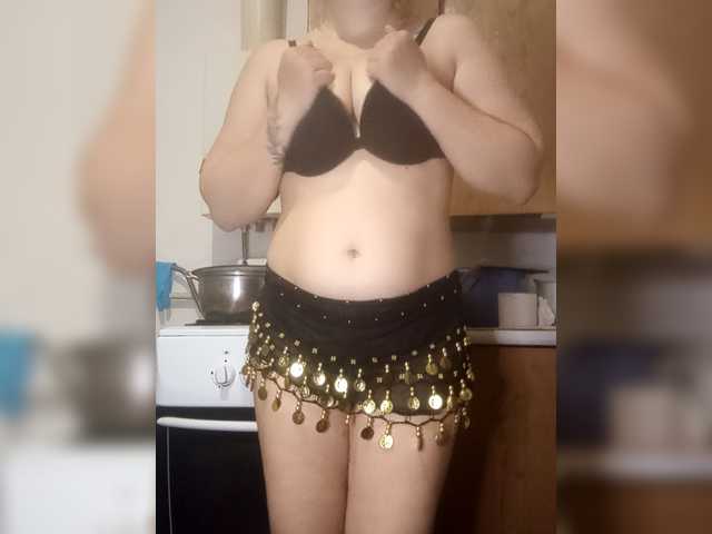 le modèle Dana18-1 est en webcam porno dans un show sur le site bongacams, il possède les tags suivants: Latino/Hispanic,Brunette,Hairy