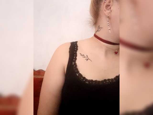 Dana18-1 live cam on BongaCams