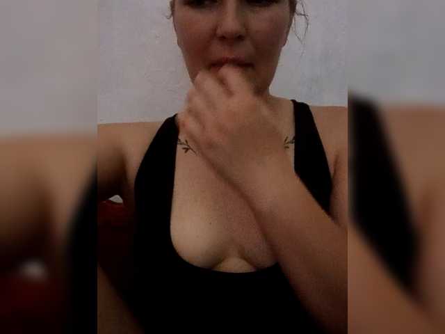 Dana18-1 live cam on BongaCams