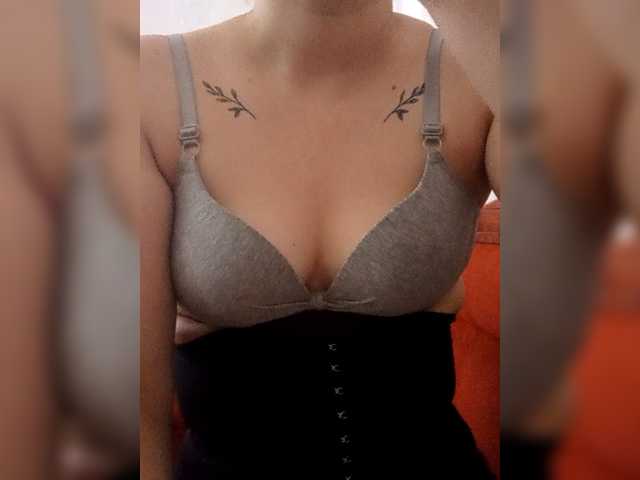 Dana18-1 live cam on BongaCams