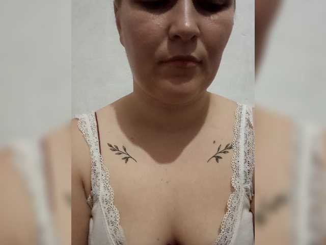 Dana18-1 live cam on BongaCams