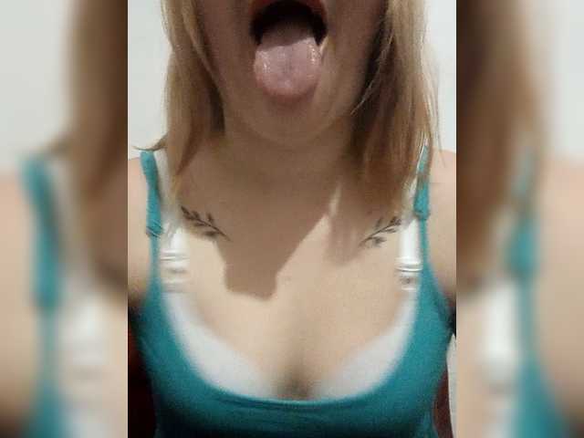 Dana18-1 live cam profile preview on bongacams