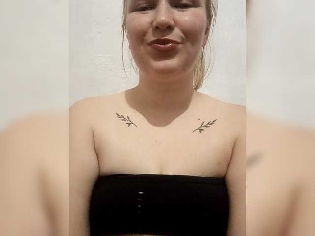Dana18-1 live cam on BongaCams