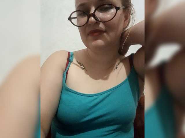 Dana18-1 live cam on BongaCams