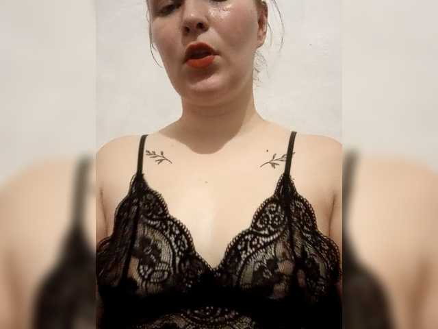 Dana18-1 live cam on BongaCams