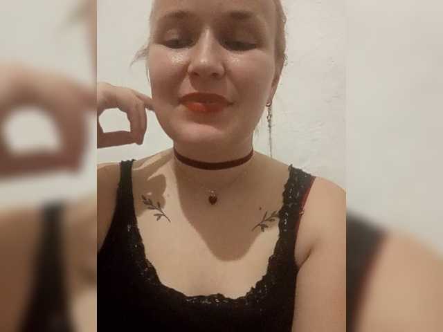 Dana18-1 live cam on BongaCams