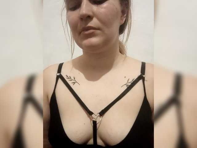 Dana18-1 live cam on BongaCams
