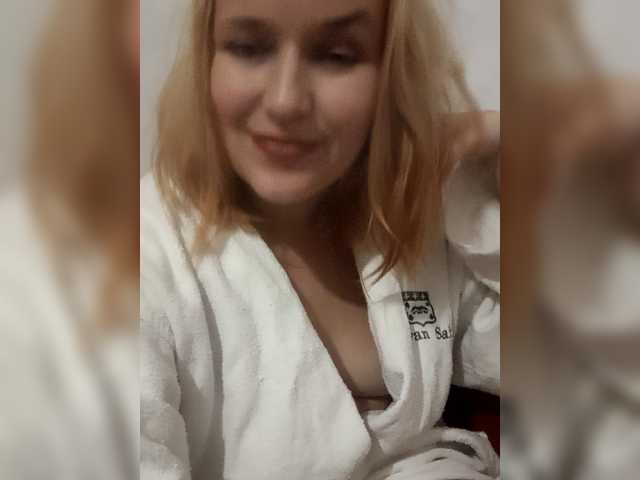 Dana18-1 live cam on BongaCams