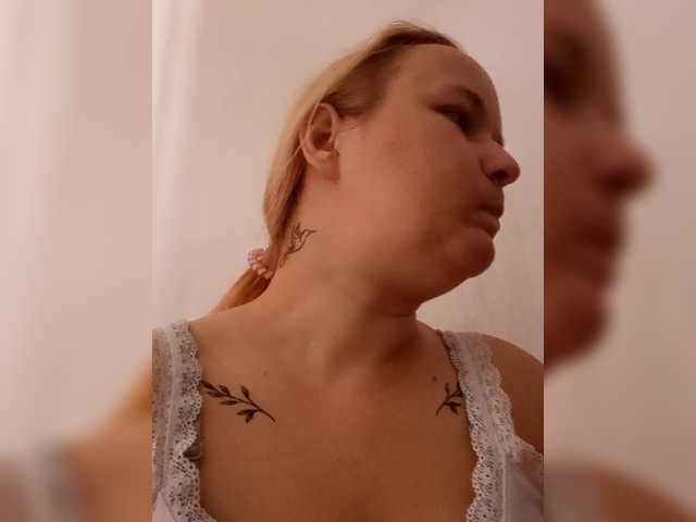Dana18-1 live cam on BongaCams