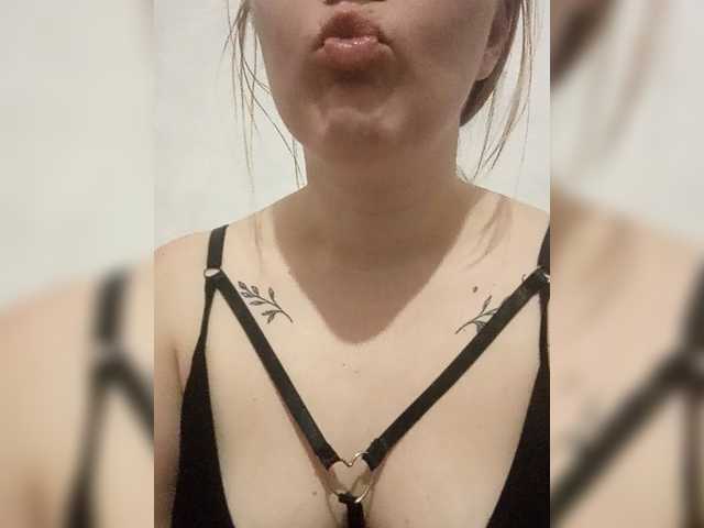 Dana18-1 live cam on BongaCams