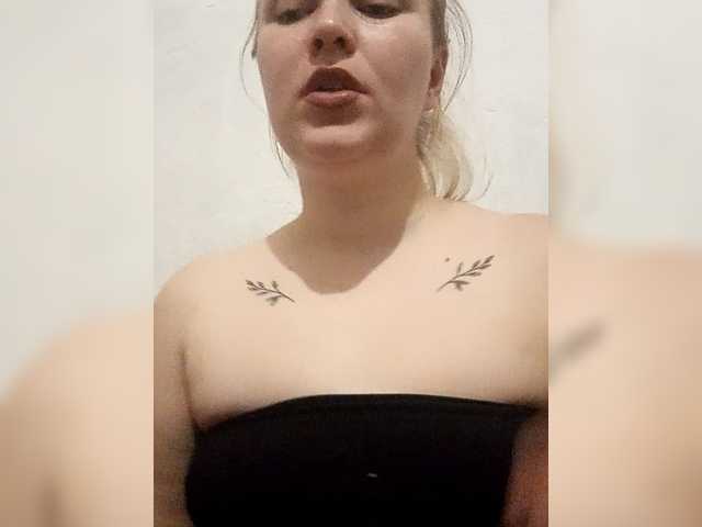 Dana18-1 live cam on BongaCams