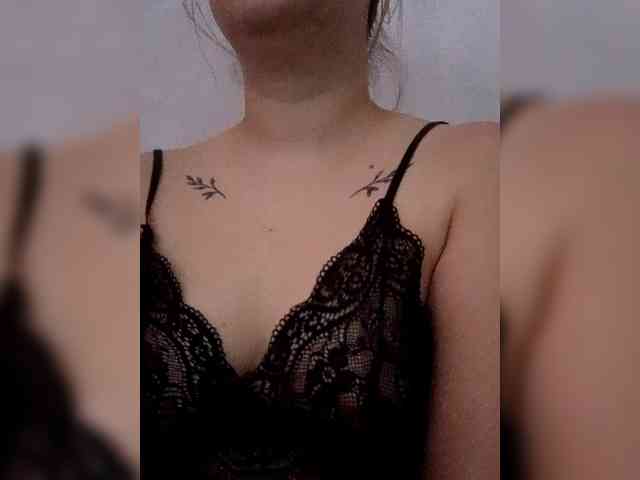 Dana18-1 Live Webcam on BongaCams